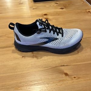 Women’s Brooks Revel, size 8.5 US
